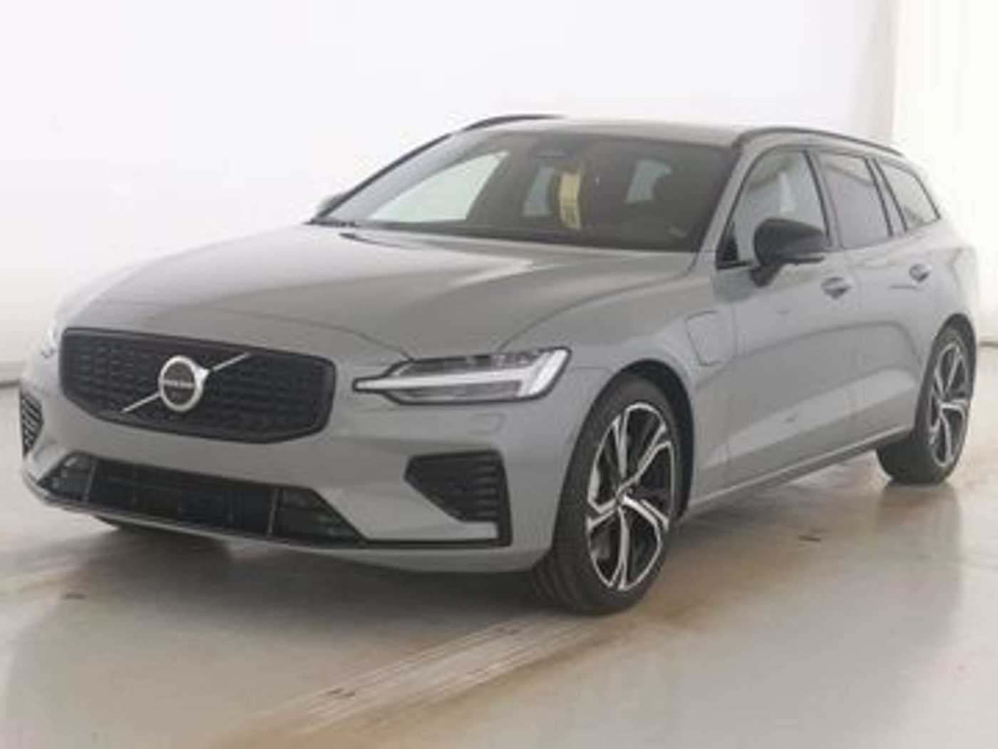 Volvo  T6 Kombi Plus Dark Plug-In Hybrid AWD