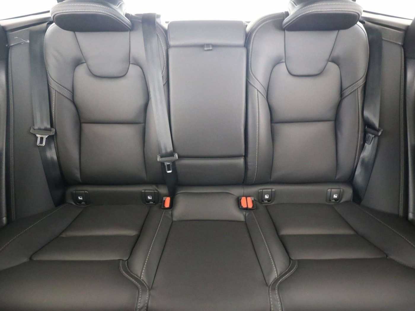 Volvo  B5 AWD Ultimate Black Edition SD*StdHz*