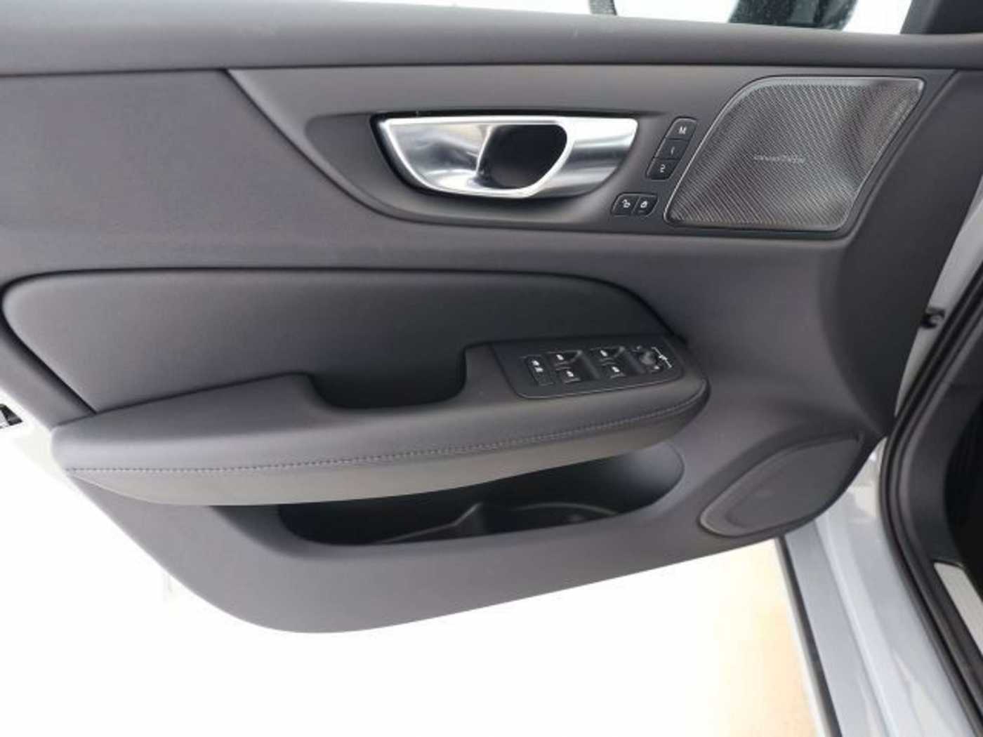 Volvo  T6 Plus Dark Plug-In Hybrid AWD 360°