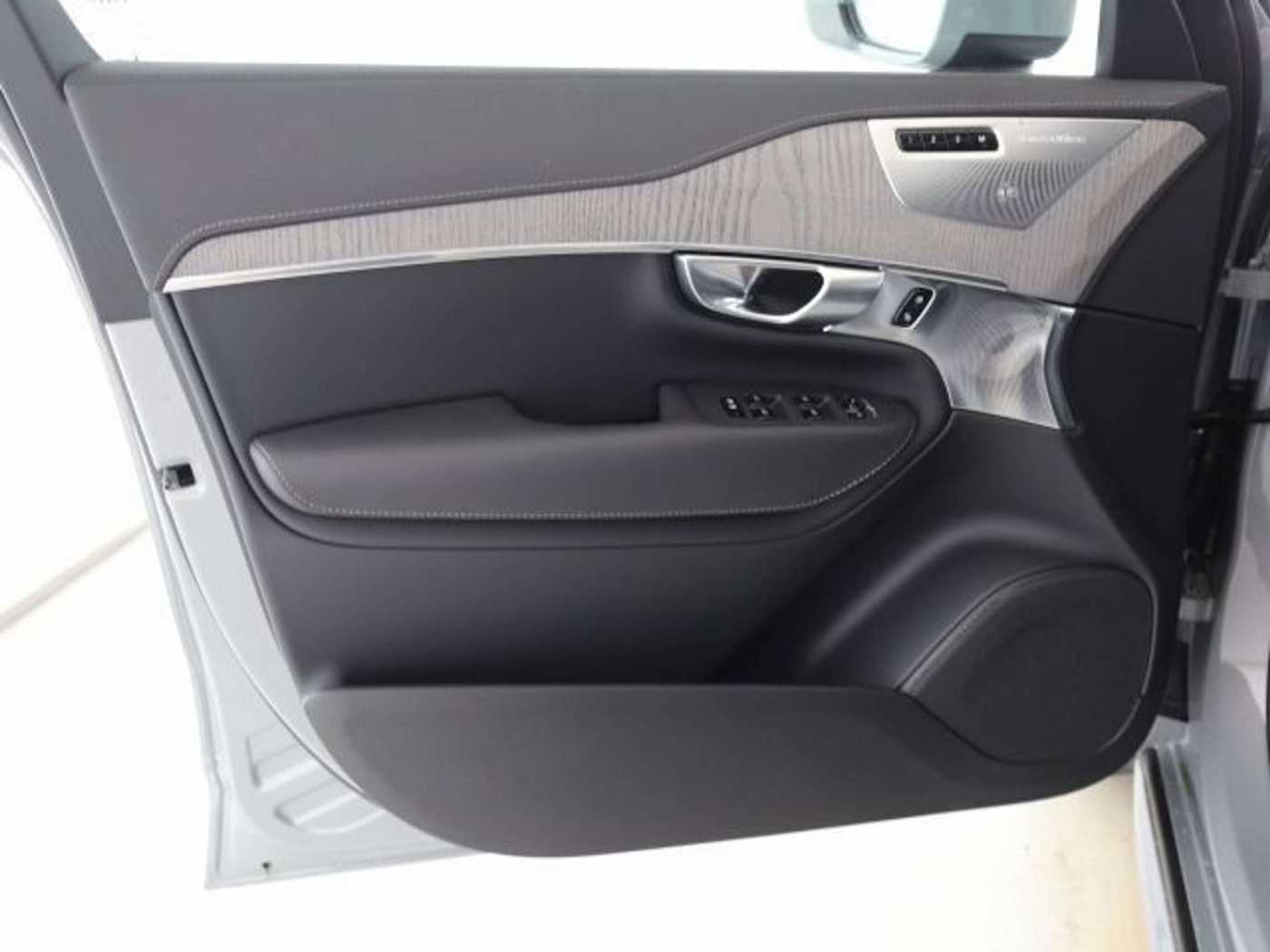 Volvo  T8 Ultra Bright Plug-In Hybrid AWD Massage