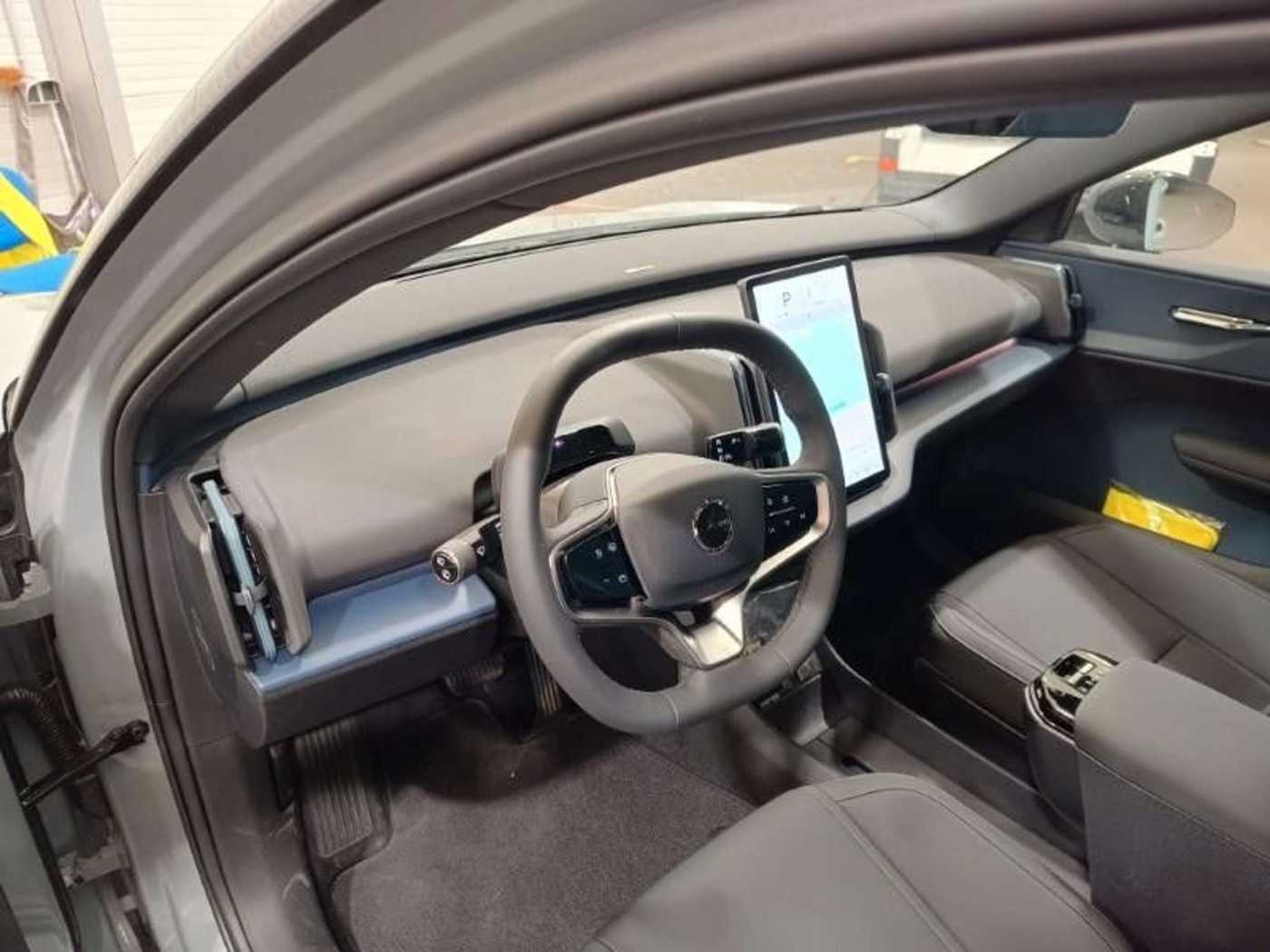 Volvo  Ultra AWD Performance Pure Electric