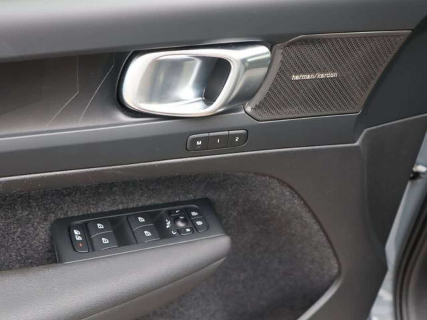 Volvo  Twin Ultimate Pure Electric AWD 360°