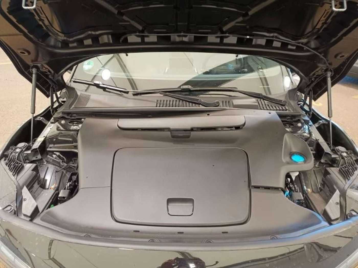 Volvo  Ultra AWD Pure Electric 20'Winter-Pkt