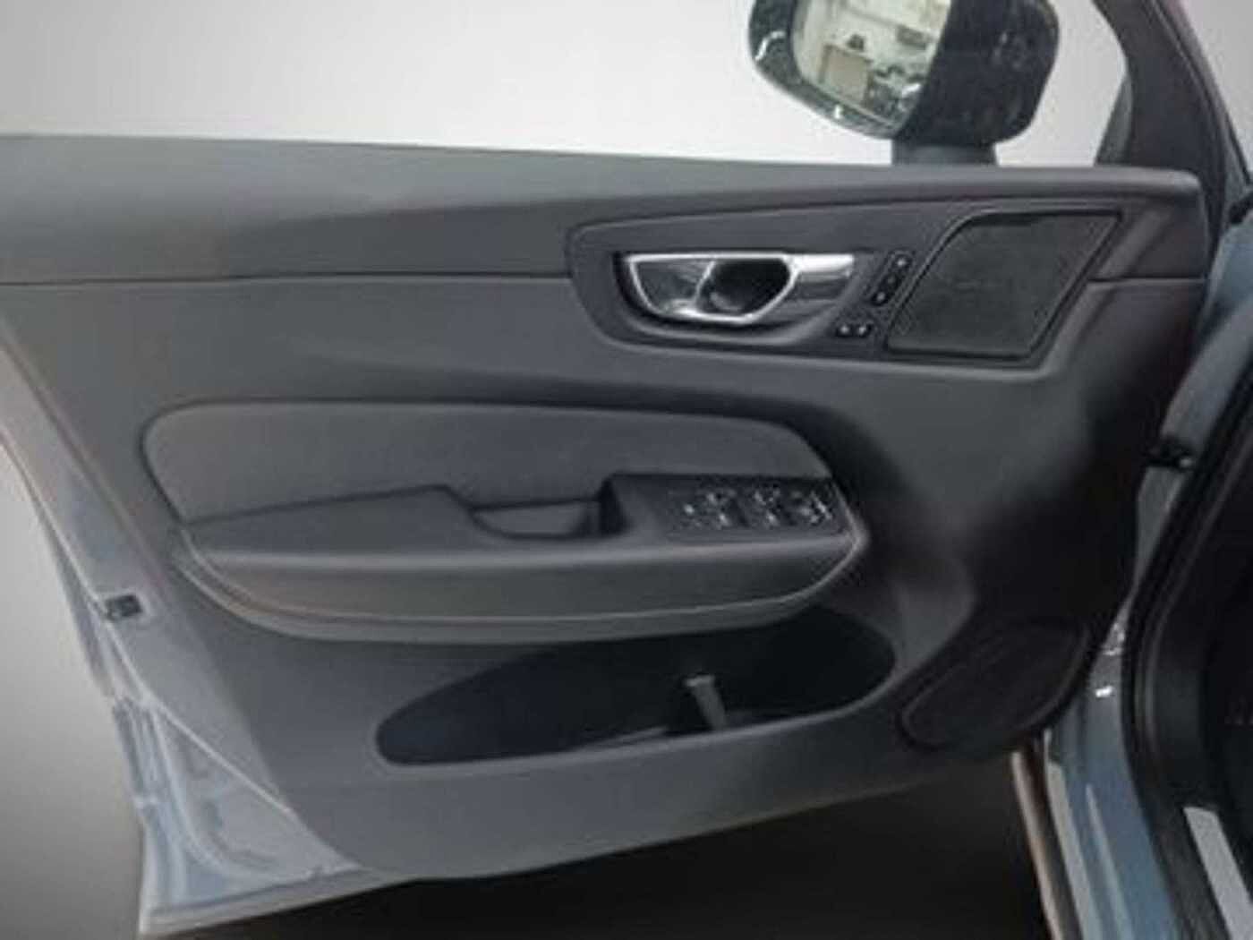 Volvo  B4 R Design AWD Standhzg H&K ACC