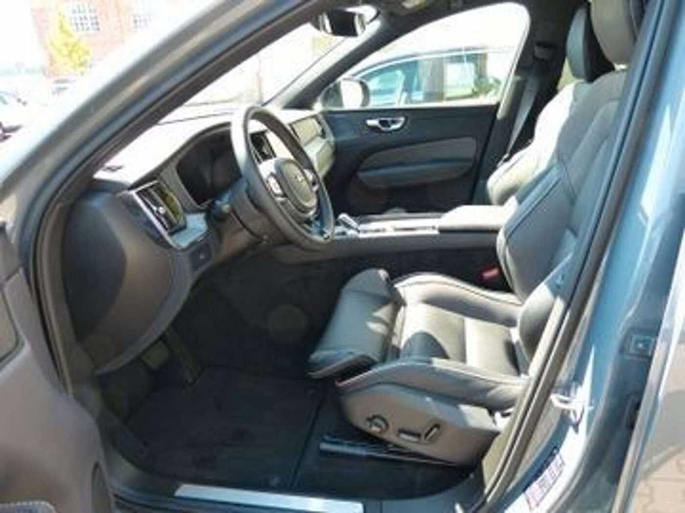 Volvo  B4 R Design AWD Standhzg H&K ACC