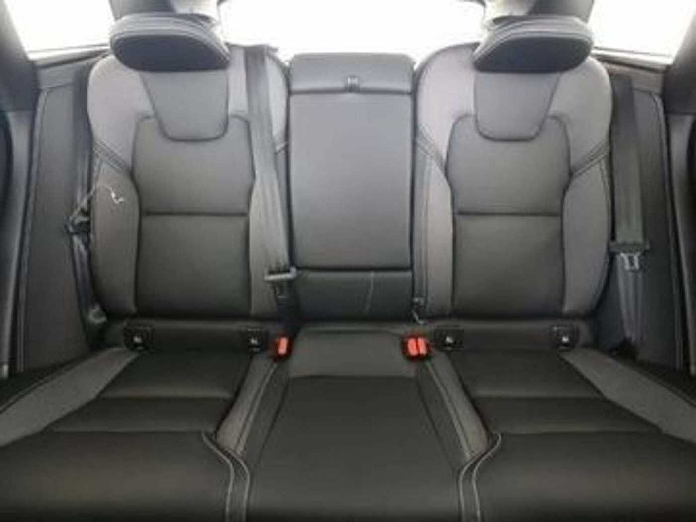 Volvo  B4 R Design AWD Standhzg H&K ACC