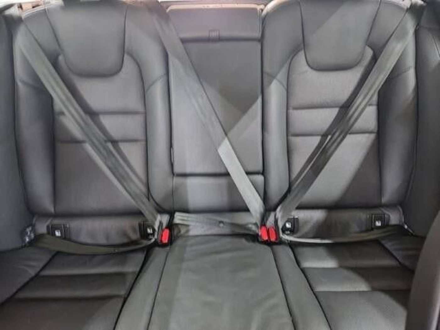 Volvo  B4 Kombi Core ACC Standhzg. AHK 19'