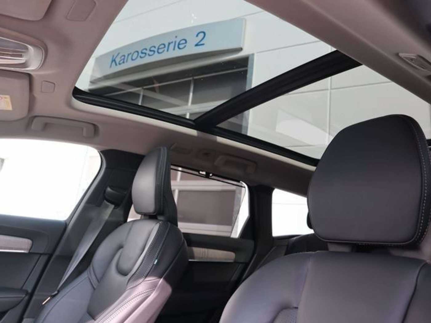 Volvo  V90 B5 Cross Country Ultimate AWD Massage B&W