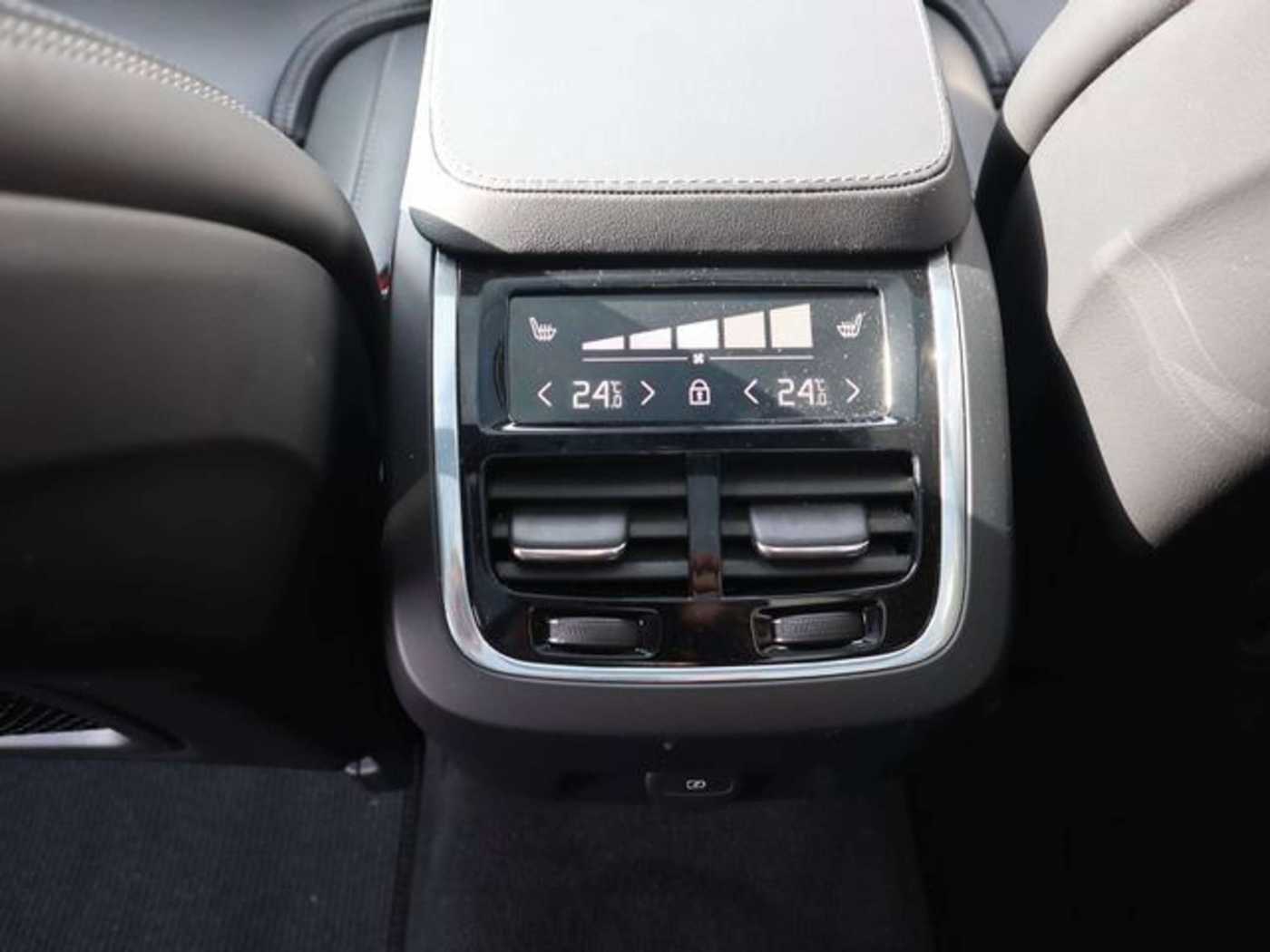 Volvo  V90 B5 Cross Country Ultimate AWD Massage B&W