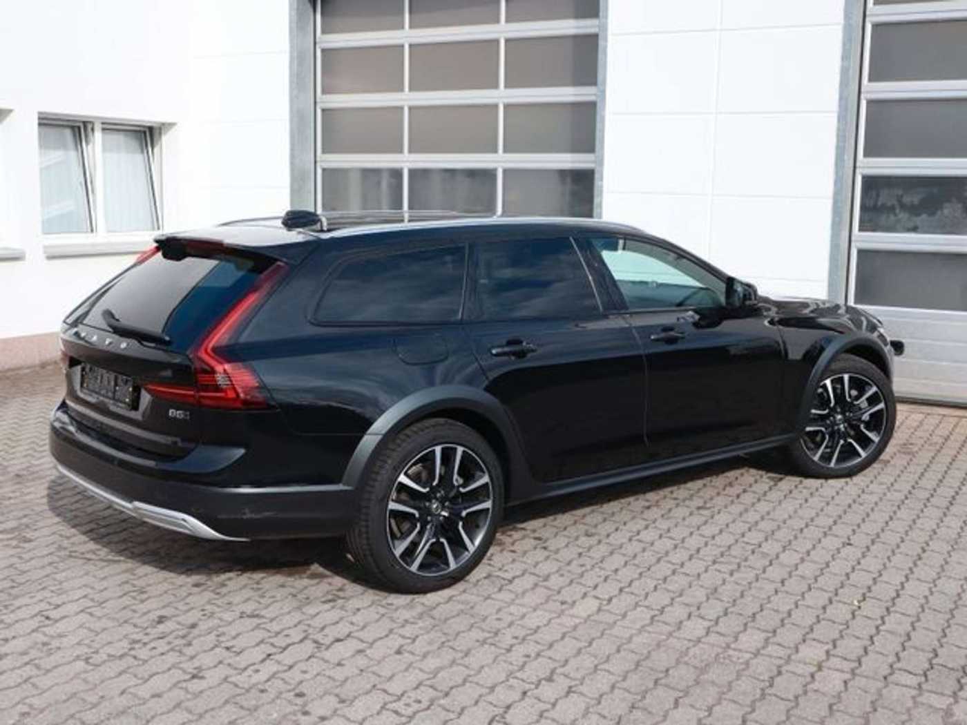 Volvo  V90 B5 Cross Country Ultimate AWD Massage B&W