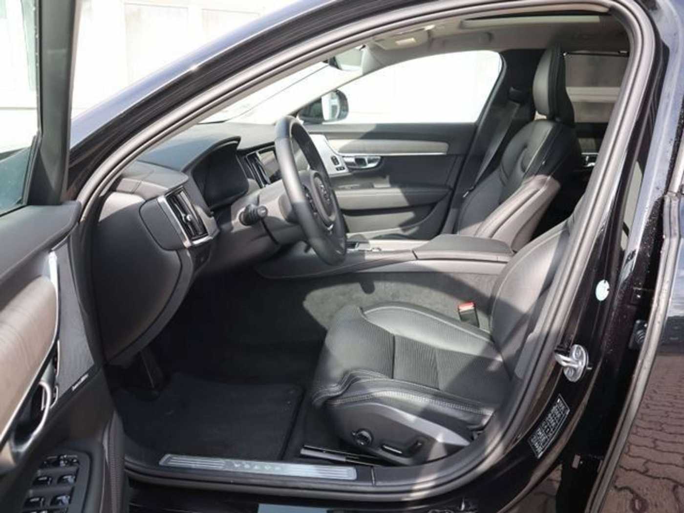 Volvo  V90 B5 Cross Country Ultimate AWD Massage B&W