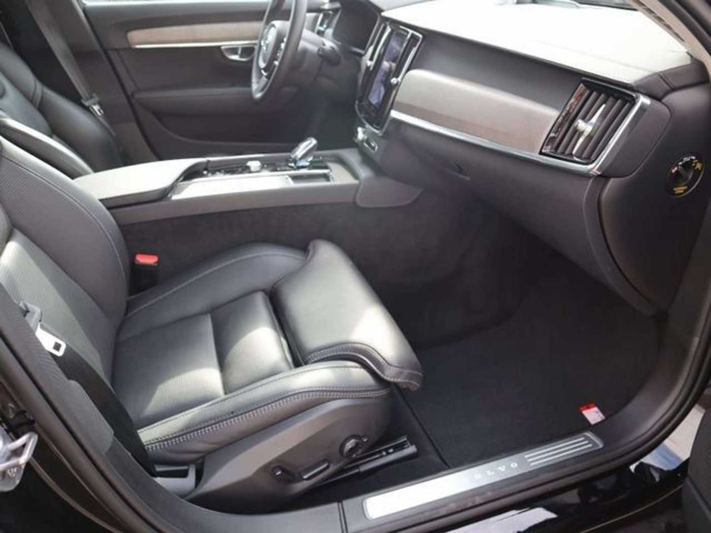Volvo  V90 B5 Cross Country Ultimate AWD Massage B&W
