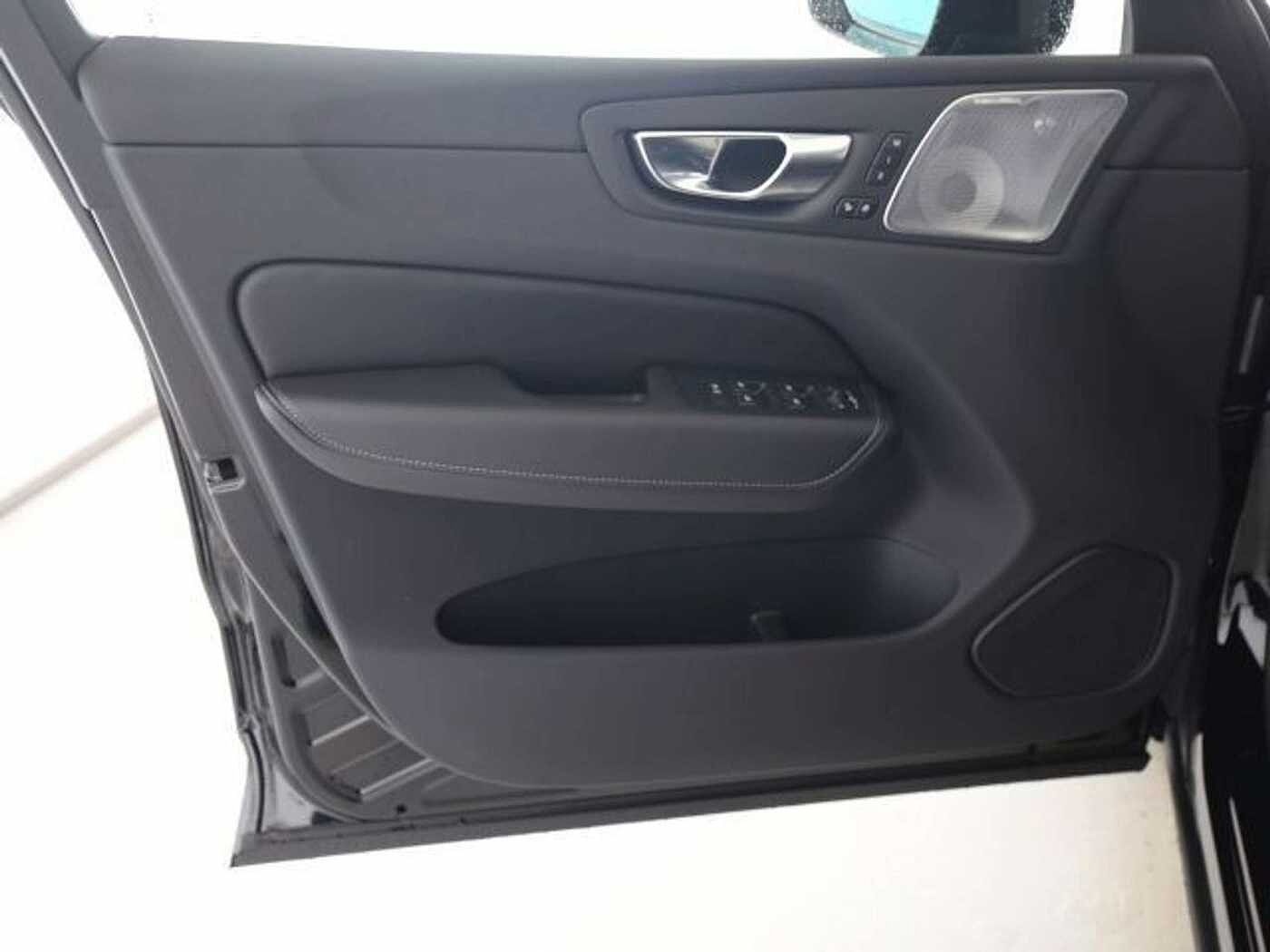 Volvo  B5 Ultra Dark AWD B&W Massage 22'Luftfwk
