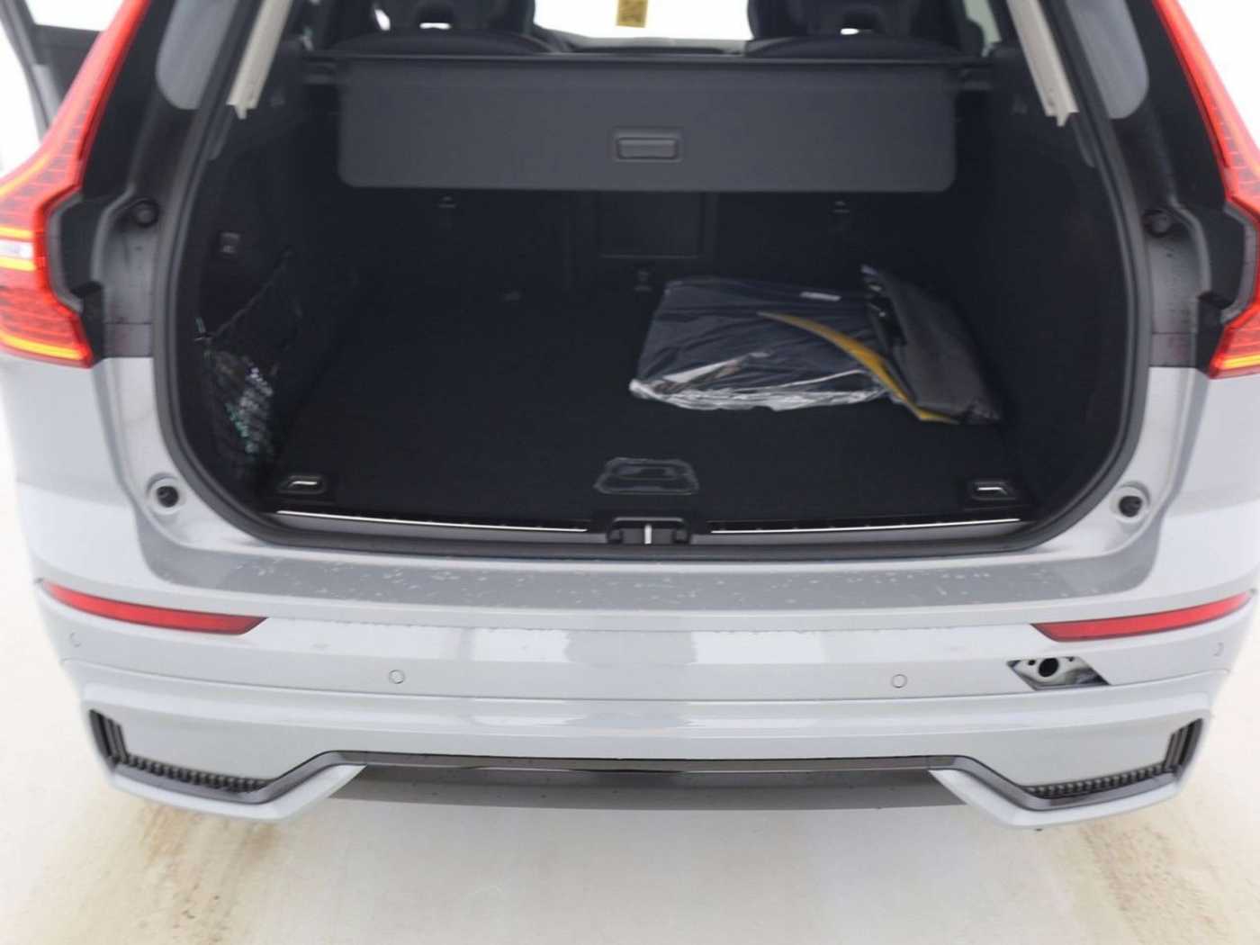Volvo  T6 Plus Dark Plug-In Hybrid AWD  SD*ACC