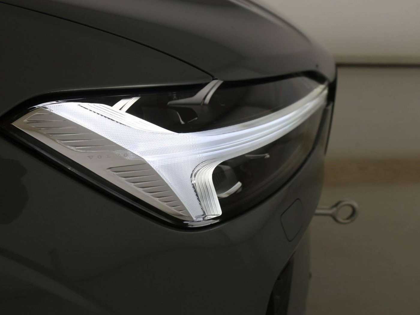 Volvo  T6 Plus Dark Plug-In Hybrid AWD  SD*ACC