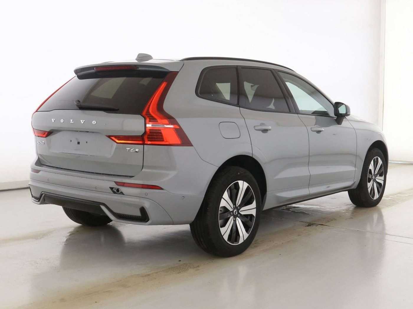 Volvo  T6 Plus Dark Plug-In Hybrid AWD  SD*ACC
