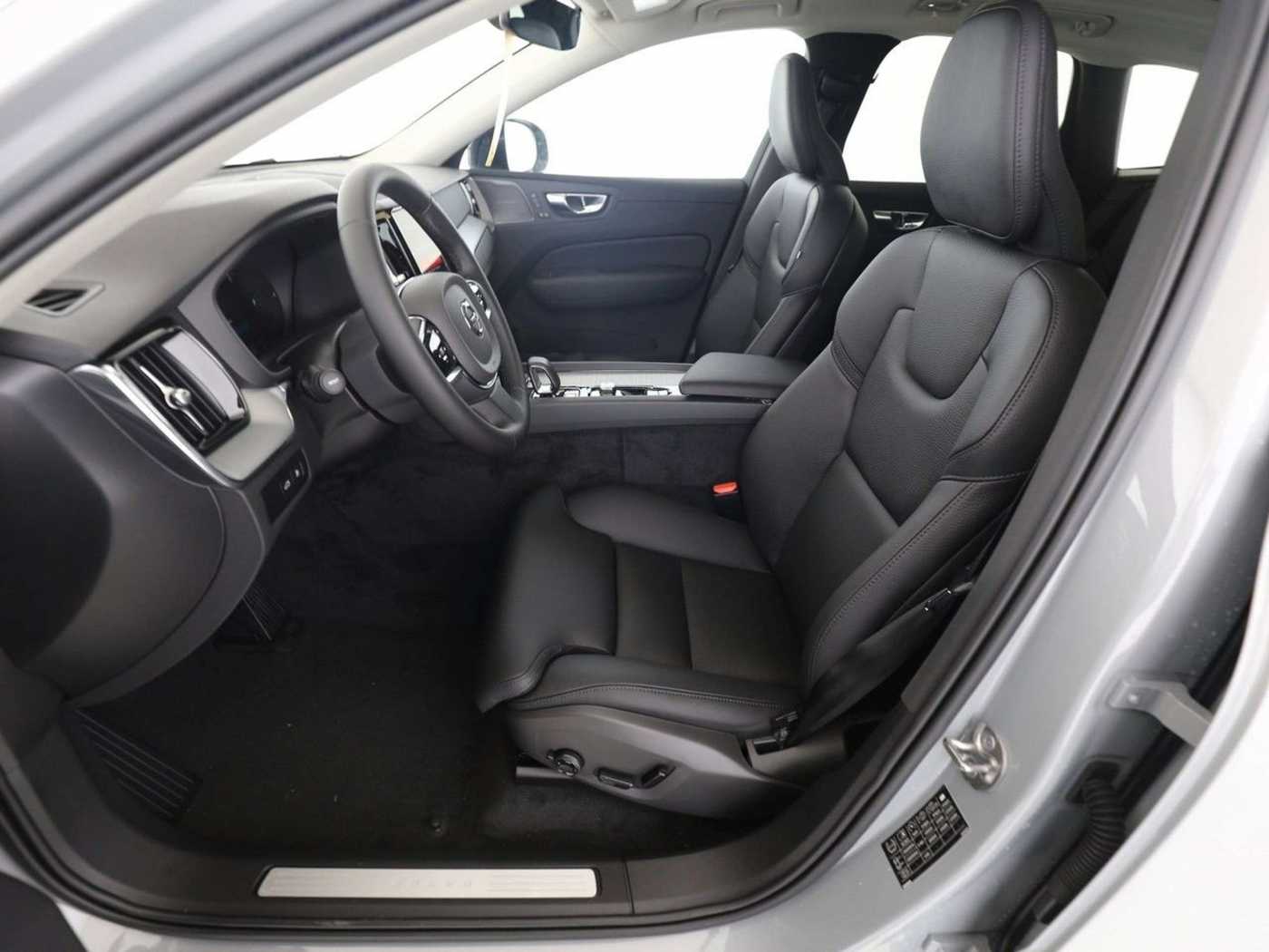 Volvo  T6 Plus Dark Plug-In Hybrid AWD  SD*ACC
