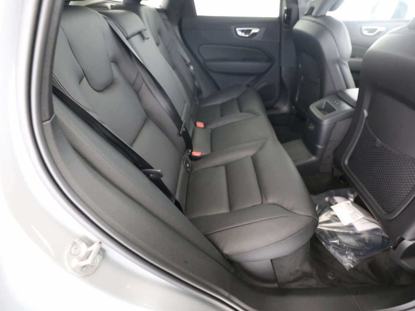 Volvo  T6 Plus Dark Plug-In Hybrid AWD  SD*ACC