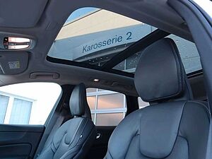 Volvo  B4 Ultimate Dark AWD B&W Massage SH Luftfwk