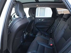 Volvo  B4 Ultimate Dark AWD B&W Massage SH Luftfwk
