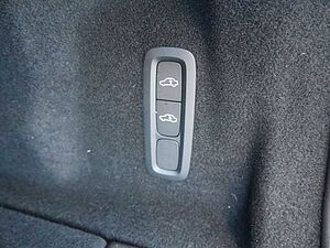 Volvo  B4 Ultimate Dark AWD B&W Massage SH Luftfwk