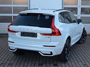 Volvo  B4 Ultimate Dark AWD B&W Massage SH Luftfwk