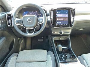 Volvo  B4 Plus Dark Automatik ACC*