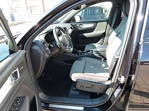 Volvo  B4 Plus Dark Automatik ACC*