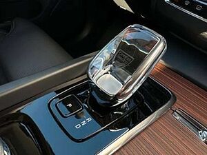 Volvo  B4 Ultimate Dark AWD B&W Luft Massage 22'SD