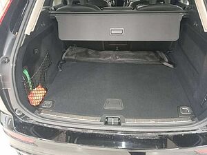 Volvo  B4 Ultimate Dark AWD B&W Luft Massage 22'SD