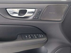 Volvo  Ultra Dark Plug-In Hybrid AWD 360°Akustik