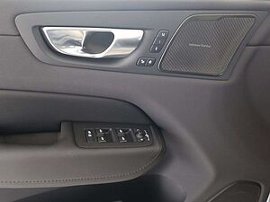 Volvo  T6 Plus Dark Plug-In Hybrid AWD  SD*ACC