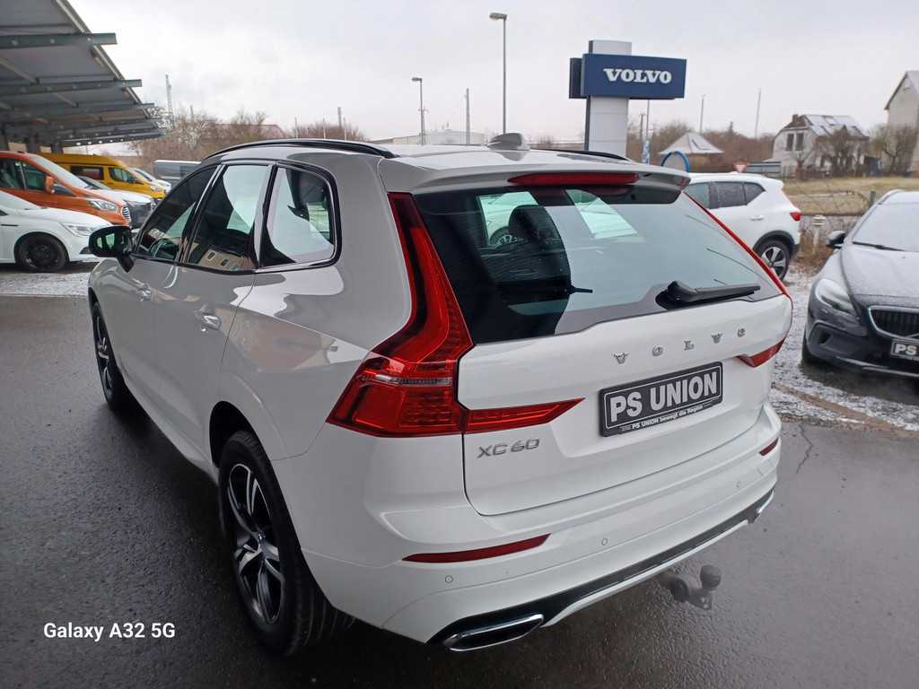 Volvo  T4° R Design°Kamera°19 Zoll°AHK°