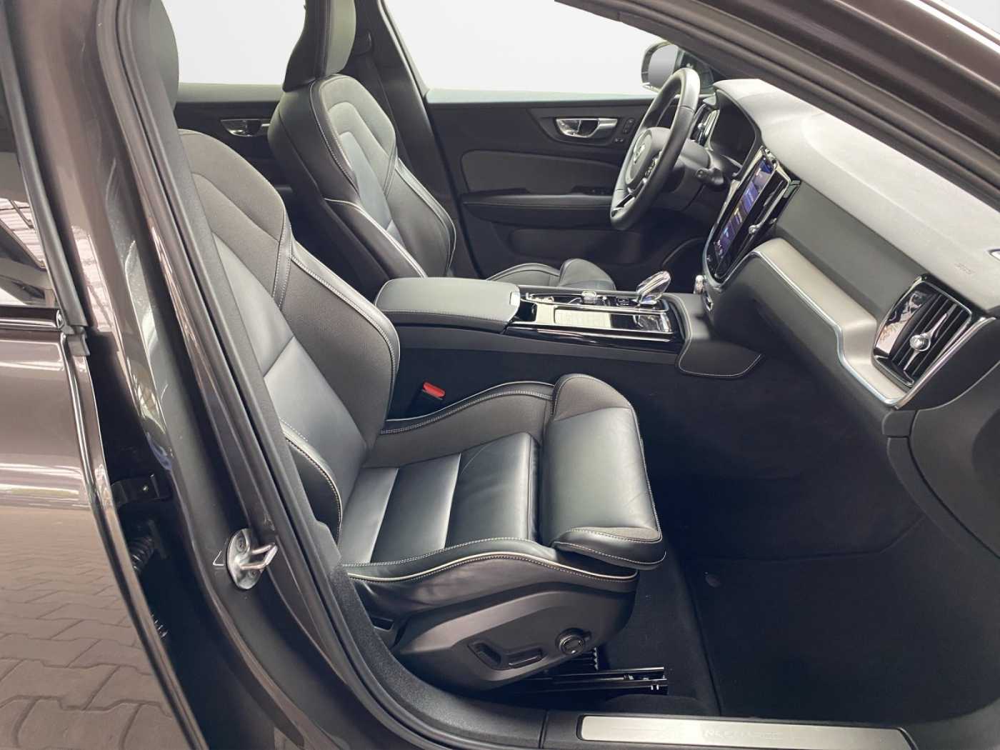 Volvo  Plus Dark Recharge