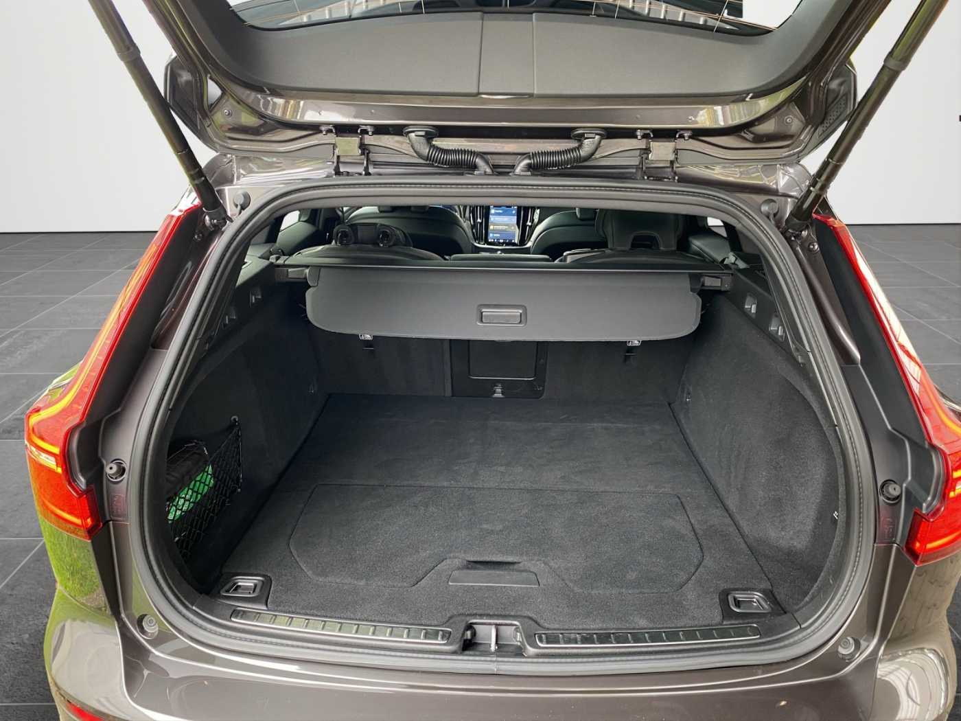 Volvo  Plus Dark Recharge