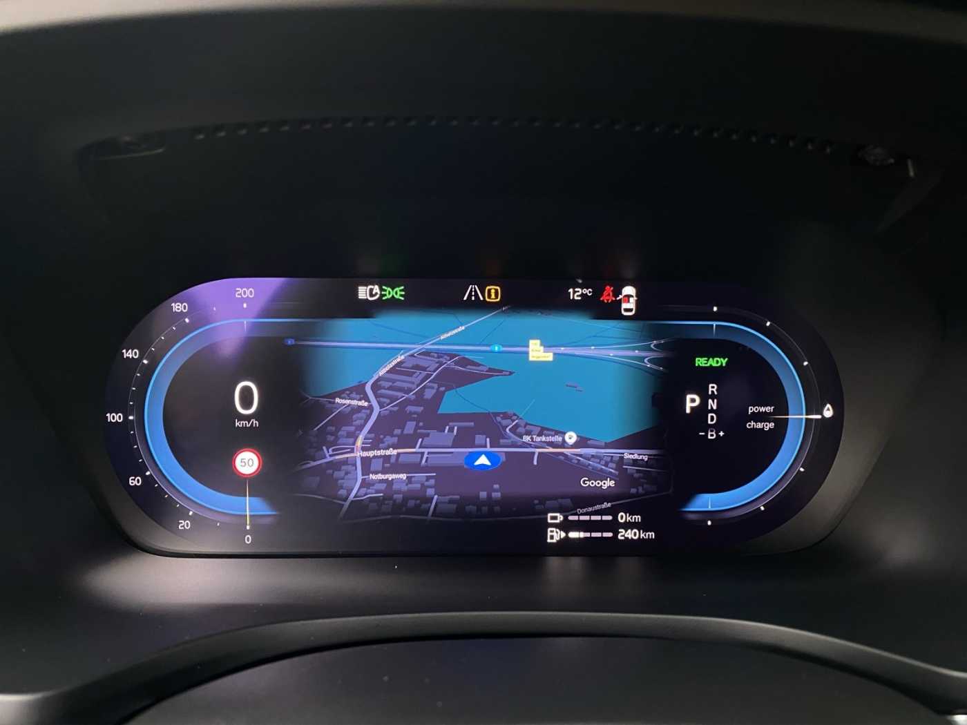 Volvo  Plus Dark Recharge