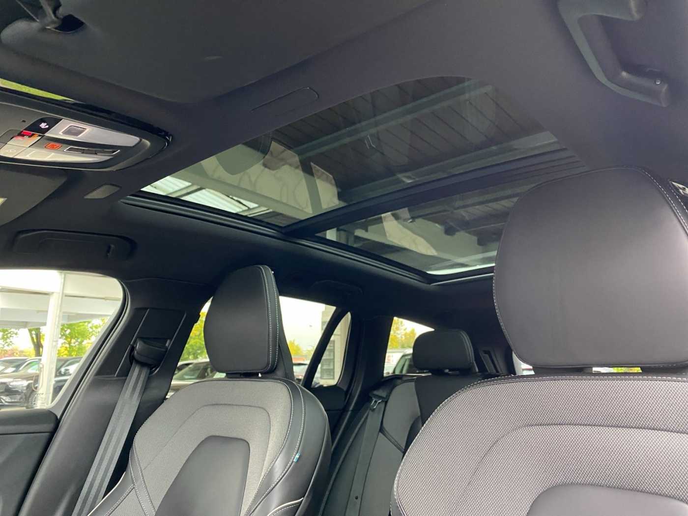 Volvo  Plus Dark Recharge