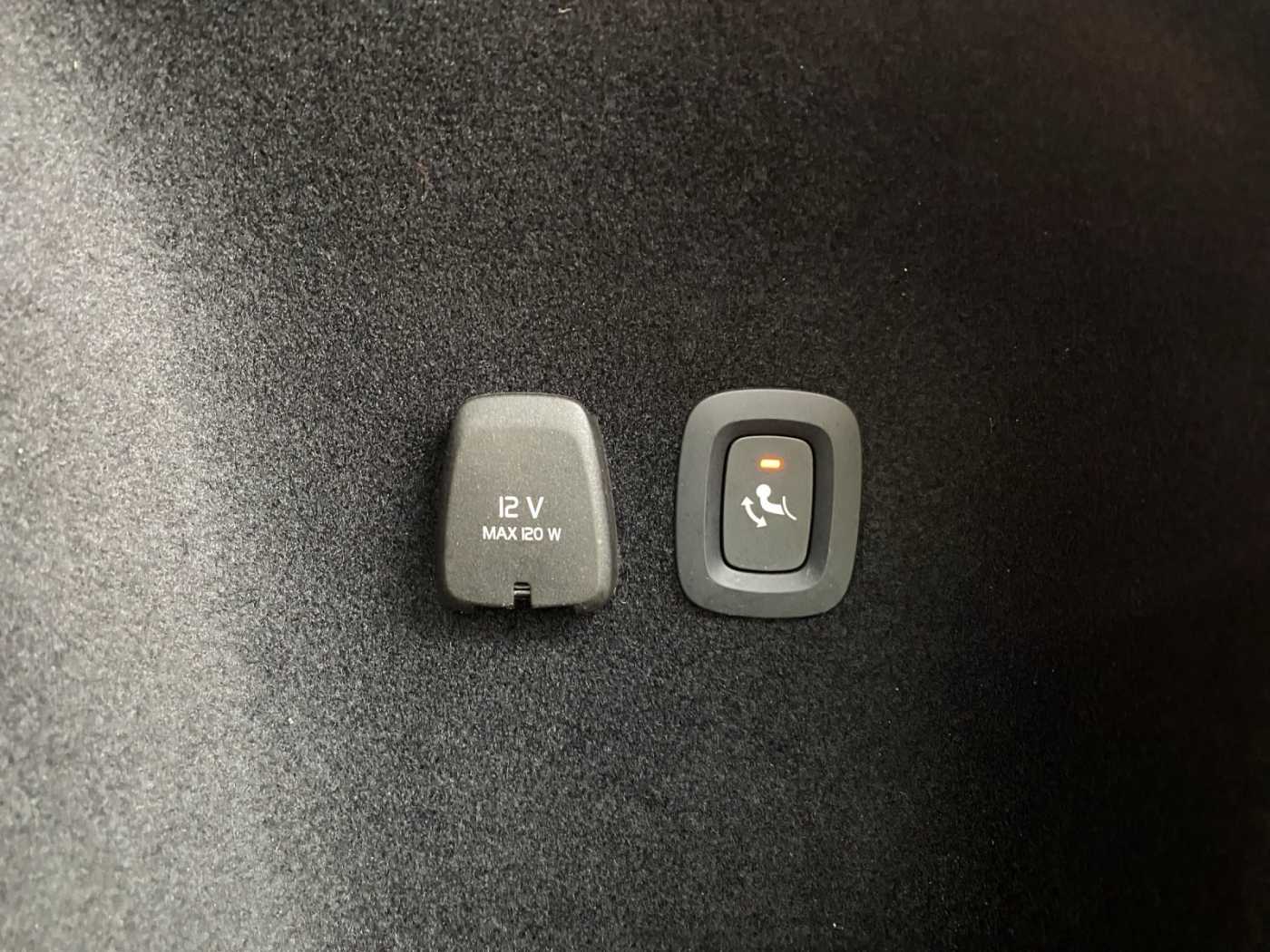 Volvo  Plus Dark Recharge