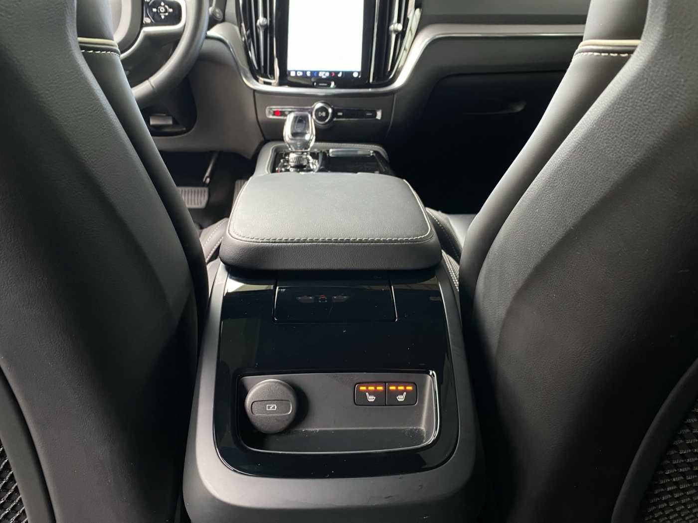 Volvo  Plus Dark Recharge