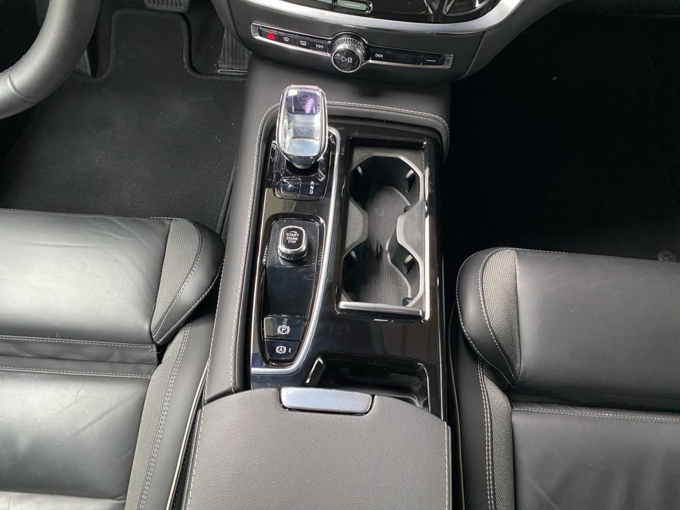 Volvo  Plus Dark Recharge