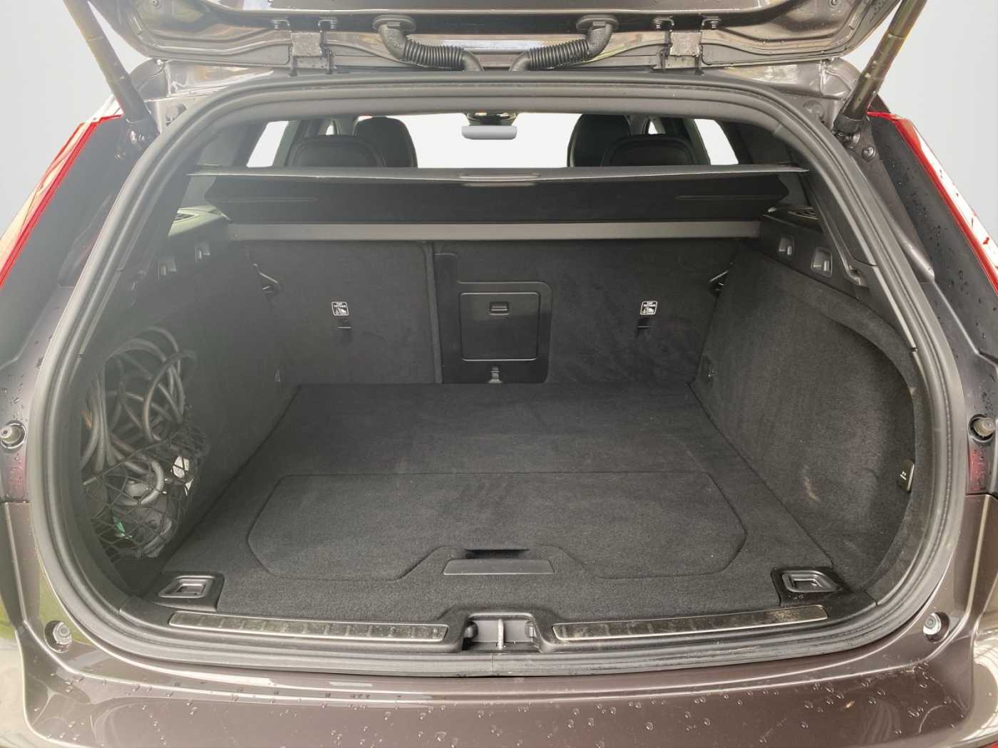 Volvo  Plus Dark Recharge