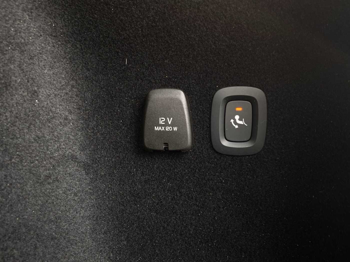 Volvo  Plus Dark Recharge