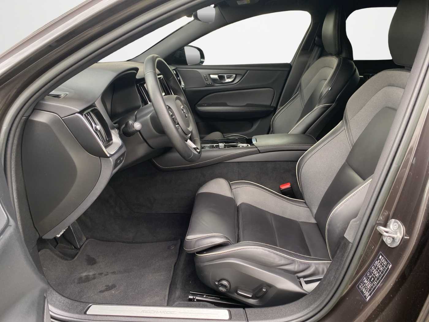 Volvo  Plus Dark Recharge