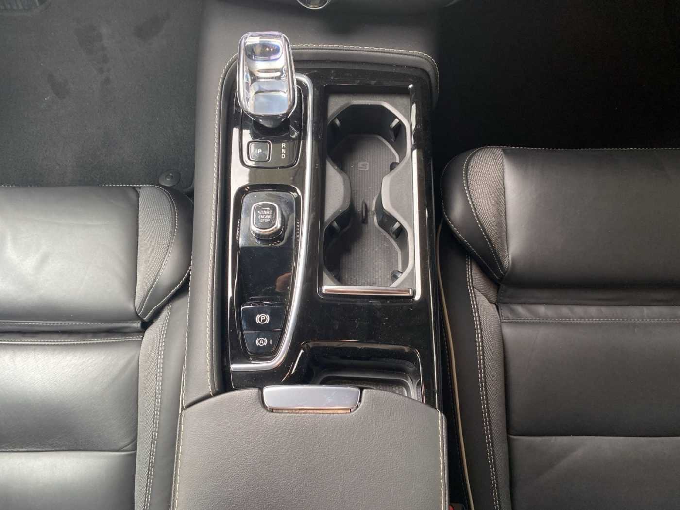 Volvo  Plus Dark Recharge