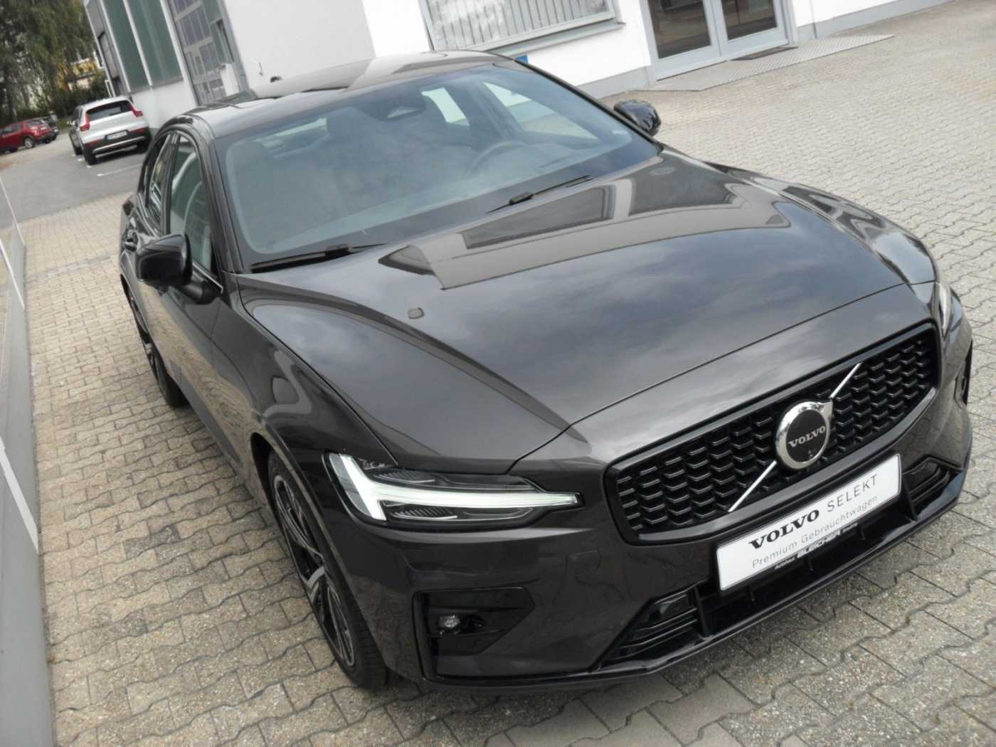 Volvo  Lim. Ultimate Dark B5 AWD