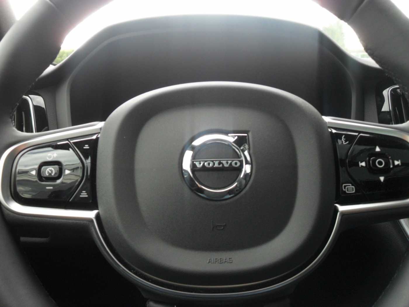 Volvo  Plus AWD | 360° | Harman K. | Standheizung