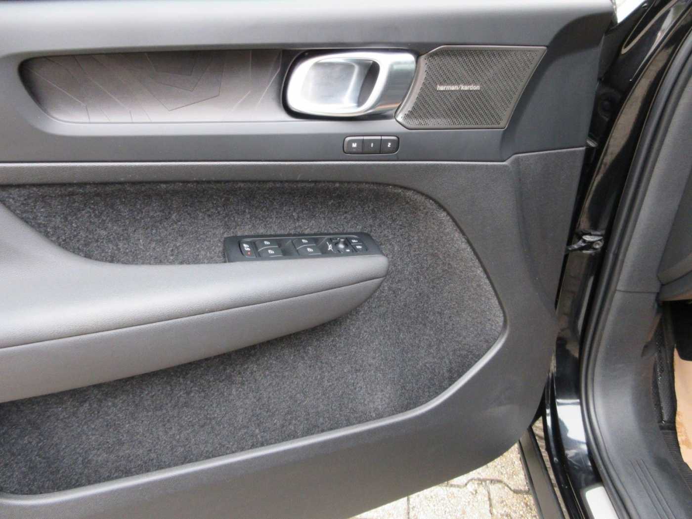 Volvo  Ultimate Recharge Pure Electric AWD
