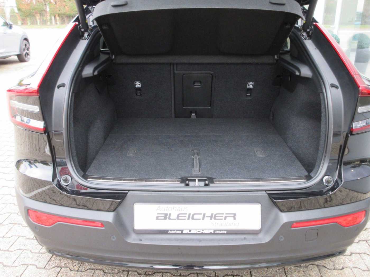 Volvo  Ultimate Recharge Pure Electric AWD