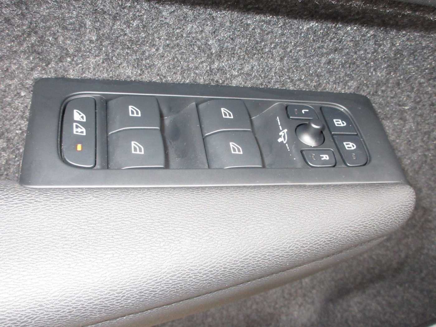 Volvo  Ultimate Recharge Pure Electric AWD