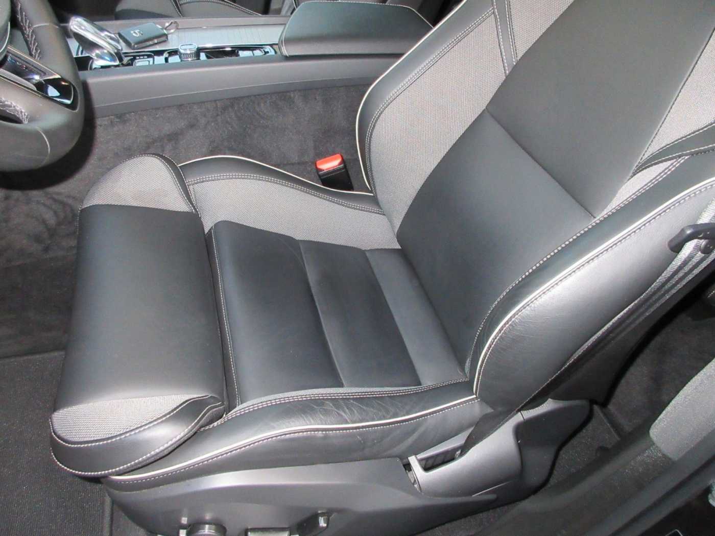 Volvo  T6 Plus Dark | AWD | 21er | Licht
